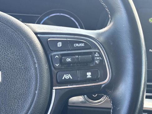 Used 2022 Kia Niro EX image 10