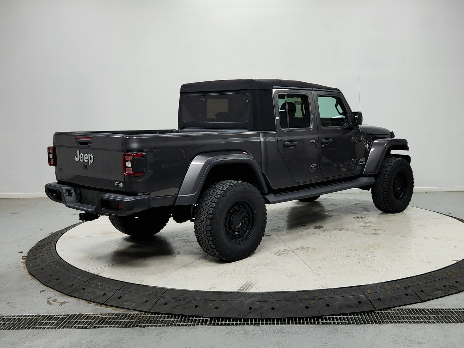 Used 2020 Jeep Gladiator Overland AWD/4WD image 8