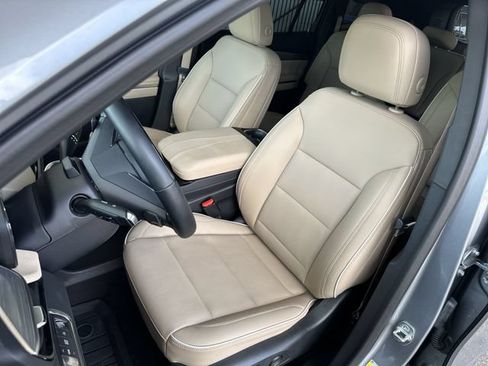 Used 2025 Buick Enclave Preferred w/ Super Cruise Package FWD image 12