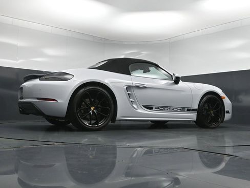 Used 2024 Porsche 718 Boxster RWD image 27