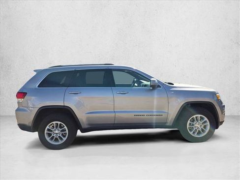 Used 2020 Jeep Grand Cherokee Laredo AWD/4WD image 4