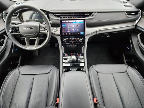 Used 2023 Jeep Grand Cherokee Overland image 12