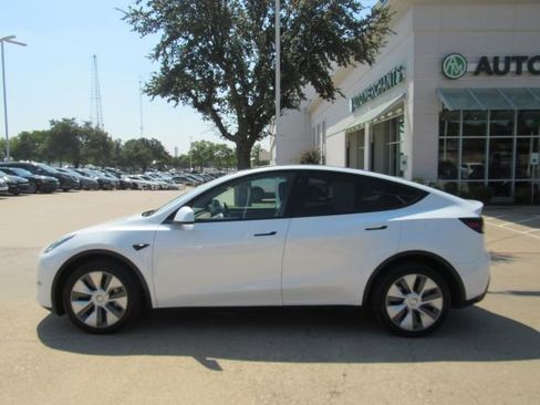 Used 2023 Tesla Model Y Long Range image 10