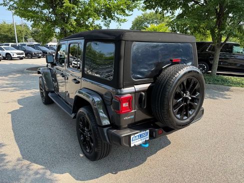 Used 2024 Jeep Wrangler Unlimited Sahara AWD/4WD image 3