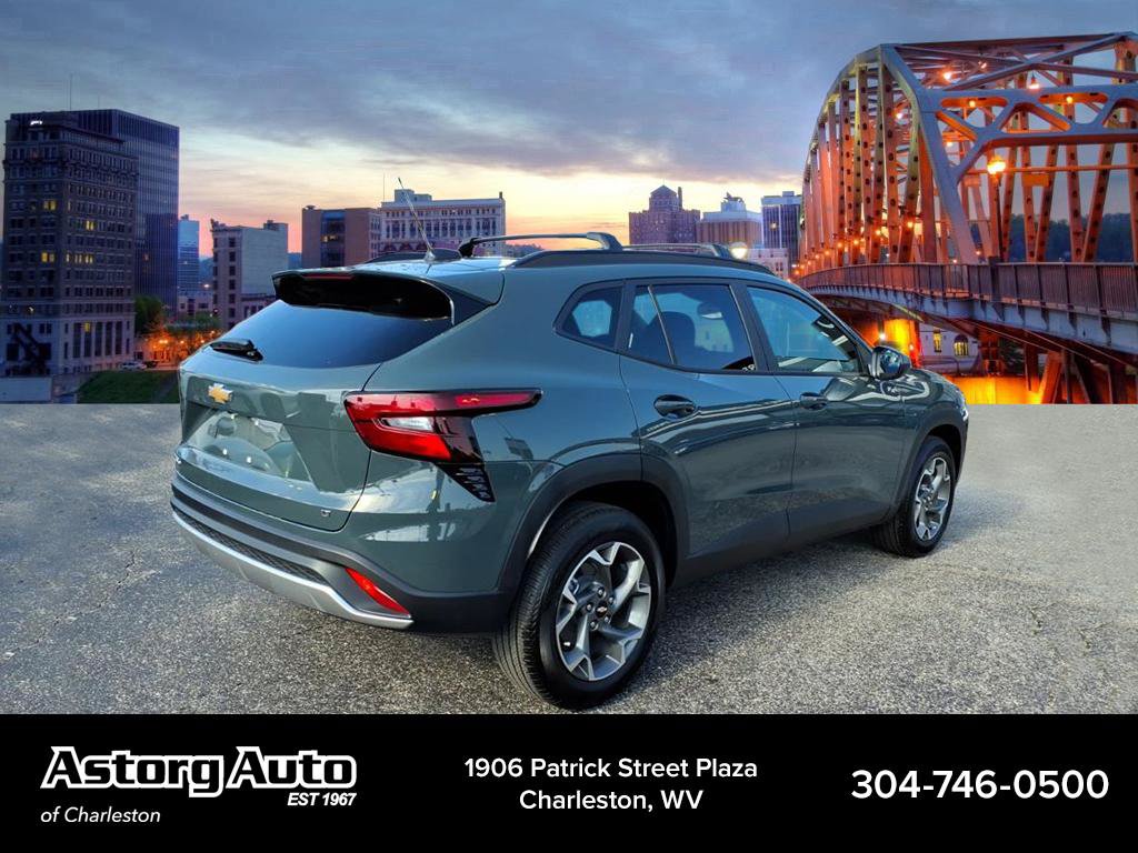 Used 2026 Chevrolet Trax LT w/ LT Convenience Package FWD image 3