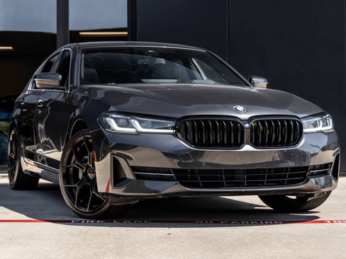 Used 2021 BMW 530i RWD image 2