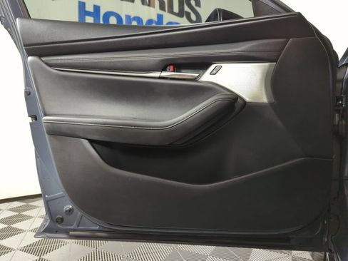 Used 2021 MAZDA MAZDA3 Hatchback w/Premium Plus Pkg image 8