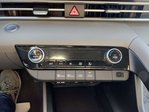 Certified 2023 Hyundai Elantra SEL w/ Preferred Accessory Package FWD image 28
