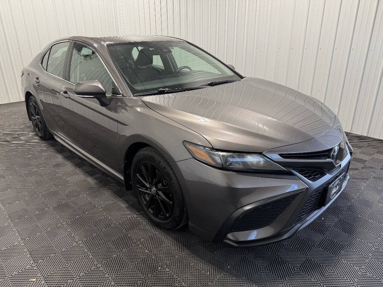 Used 2024 Toyota Camry SE FWD image 2
