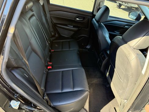 Used 2023 Nissan Rogue SV w/ SV Premium B Package image 19