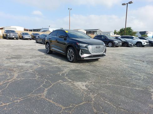 Used 2023 Audi Q4 e-tron Prestige AWD/4WD image 2