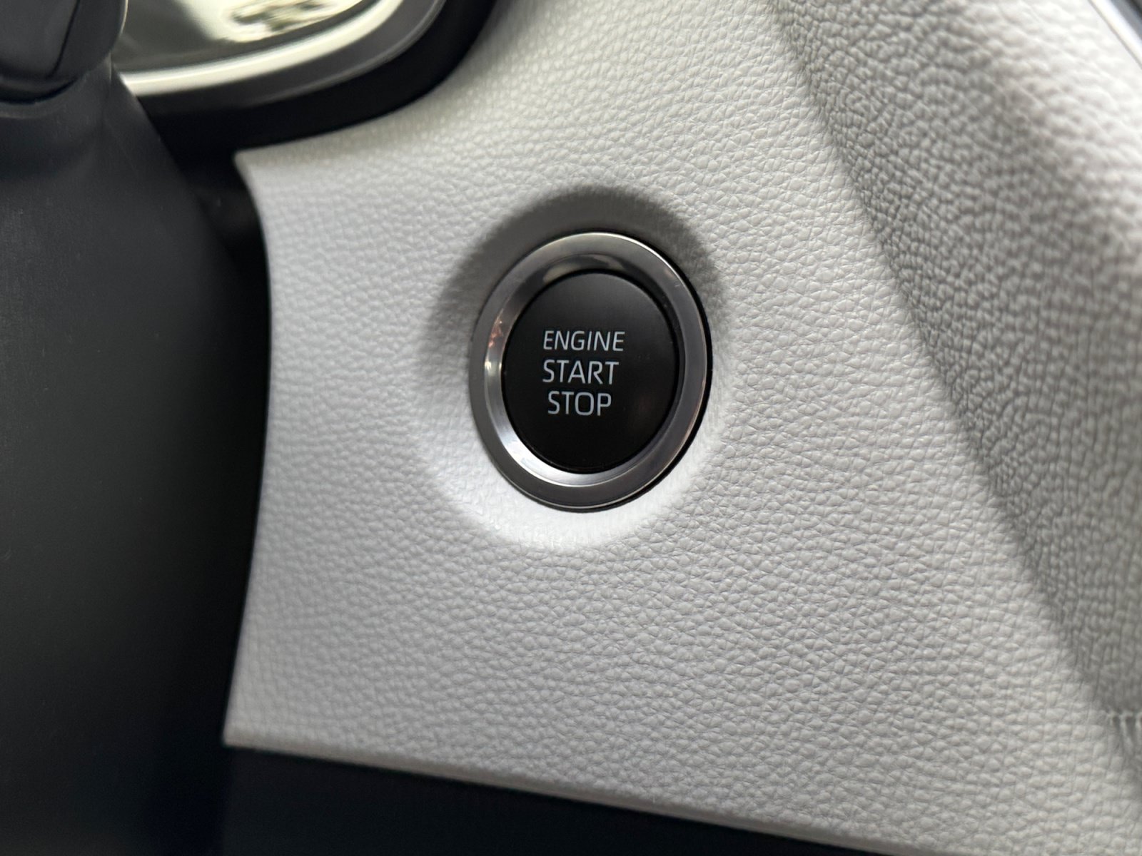 Used 2024 Toyota Corolla SE FWD image 5