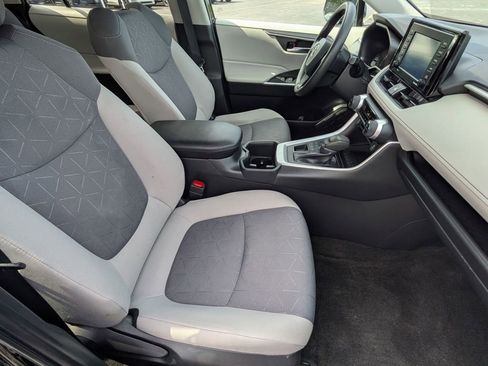 Used 2022 Toyota RAV4 XLE AWD/4WD image 22