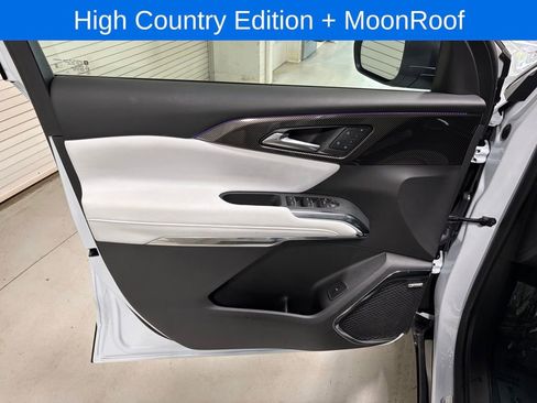 Used 2026 Chevrolet Traverse High Country FWD image 11