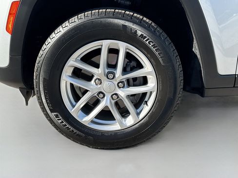 Used 2025 Jeep Grand Cherokee Laredo X RWD image 42