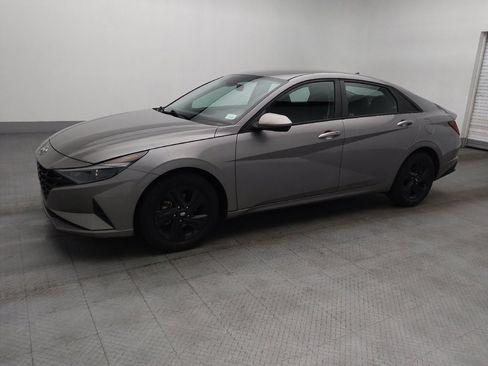 Used 2022 Hyundai Elantra SEL FWD image 2