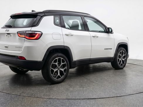 Used 2025 Jeep Compass Limited AWD/4WD image 9