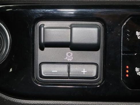 Used 2023 Chevrolet Silverado 1500 LT image 27