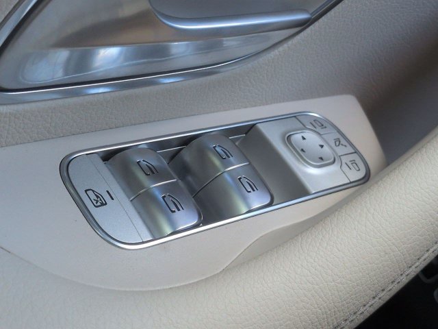 Used 2025 Mercedes-Benz GLE 450e 4MATIC image 26