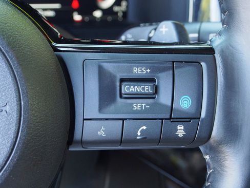 Used 2022 Nissan Pathfinder Platinum w/ Cargo Package FWD image 27
