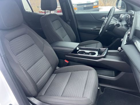 Used 2025 Chevrolet Equinox LT image 36