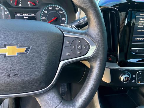 Used 2022 Chevrolet Traverse LS image 23