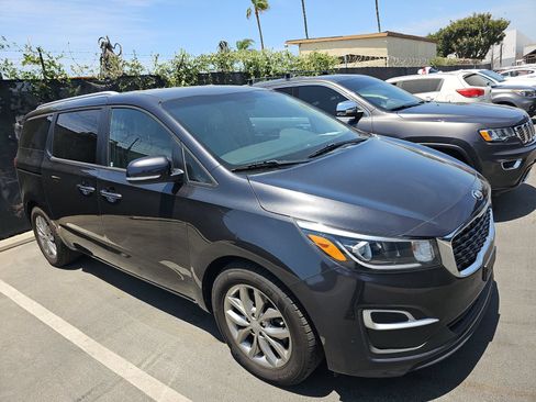 Used 2020 Kia Sedona EX FWD image 4