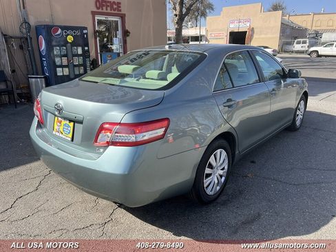 Used 2011 Toyota Camry LE image 9