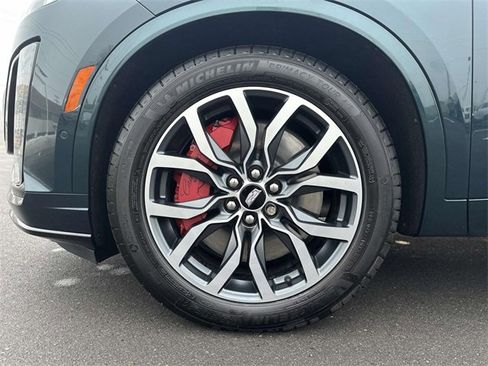 Used 2024 Cadillac XT6 Sport w/ Platinum Package image 11