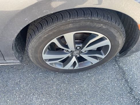 Used 2023 Honda Odyssey Touring image 11