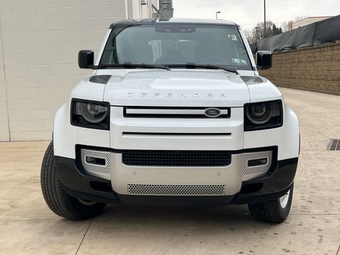 Used 2025 Land Rover Defender 110 S image 2