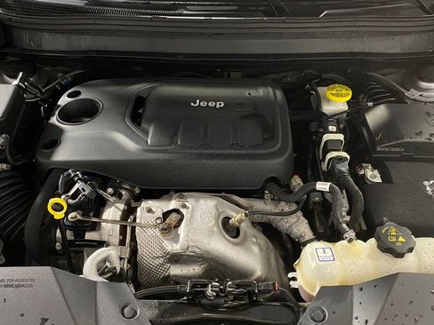 Used 2019 Jeep Cherokee Limited AWD/4WD image 13