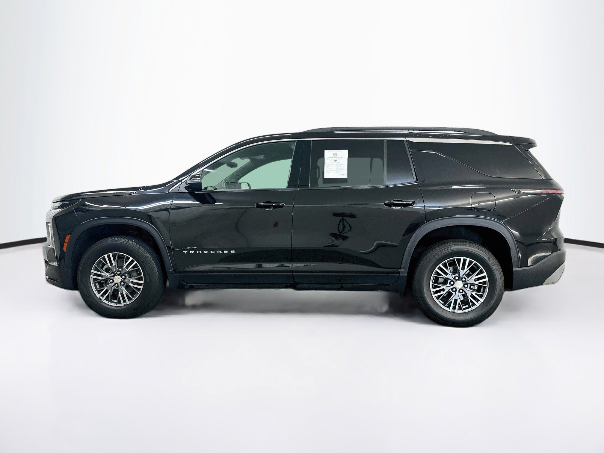 Used 2025 Chevrolet Traverse LT AWD/4WD image 4