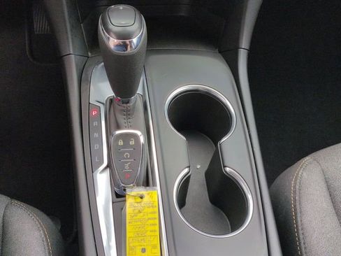 Used 2020 Chevrolet Equinox LT w/ Driver Convenience Package image 18