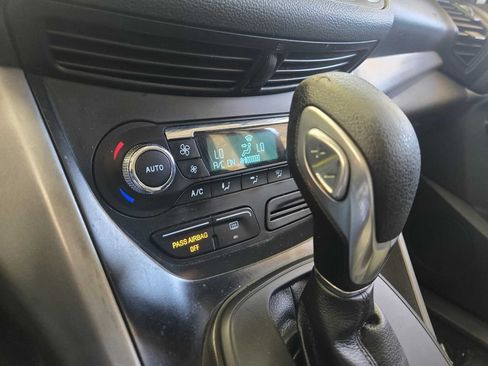 Used 2016 Ford Escape SE w/ Equipment Group 201A AWD/4WD image 17