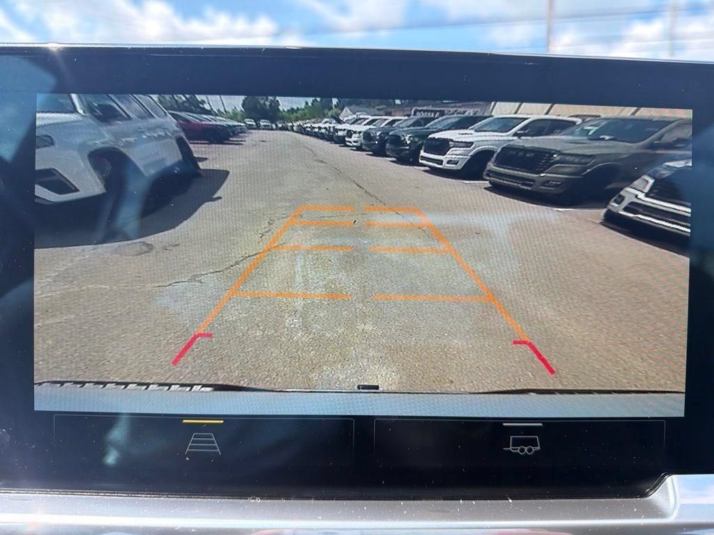 Used 2022 Chevrolet Silverado 1500 LT AWD/4WD image 36