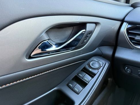 Used 2021 Chevrolet Traverse LT w/ LT Premium Package image 13