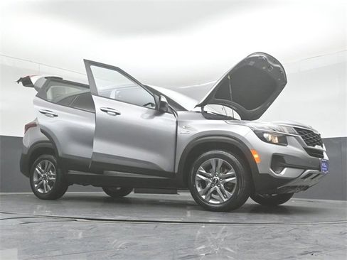 Used 2021 Kia Seltos LX image 52