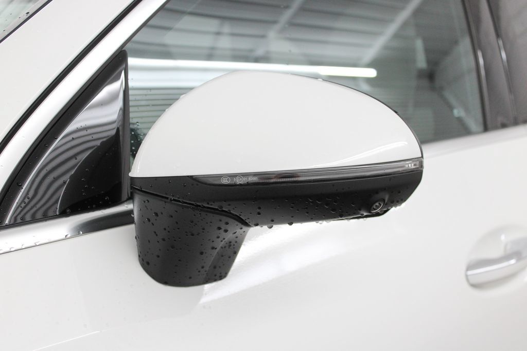 Used 2025 Mercedes-Benz GLC 300 image 7