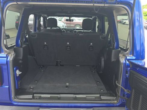 Used 2018 Jeep Wrangler Unlimited Sahara AWD/4WD image 9