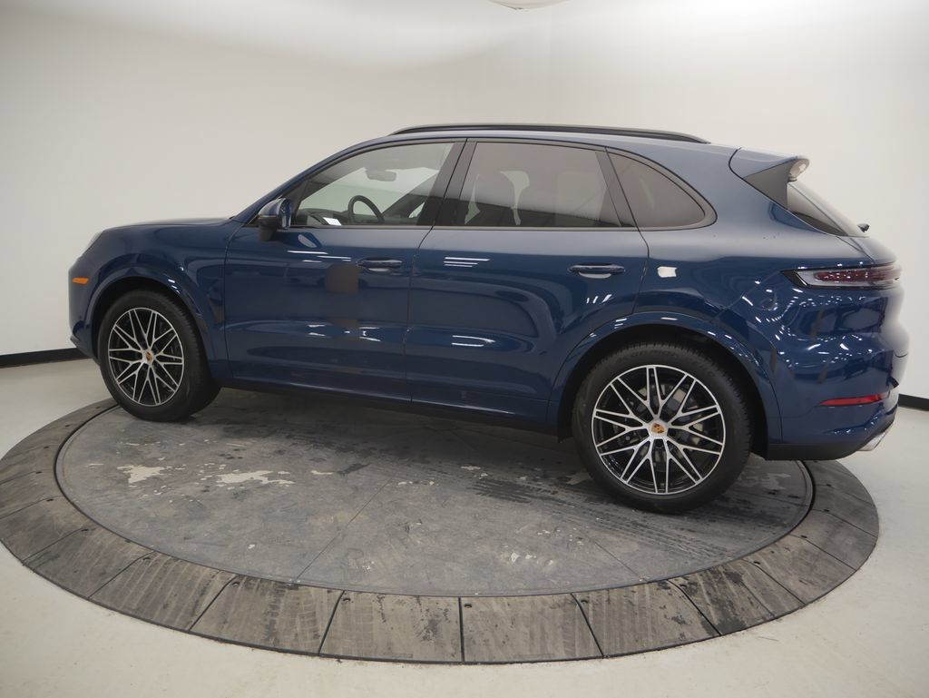 Certified 2026 Porsche Cayenne AWD/4WD image 3