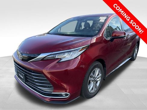 Certified 2022 Toyota Sienna Limited FWD image 1