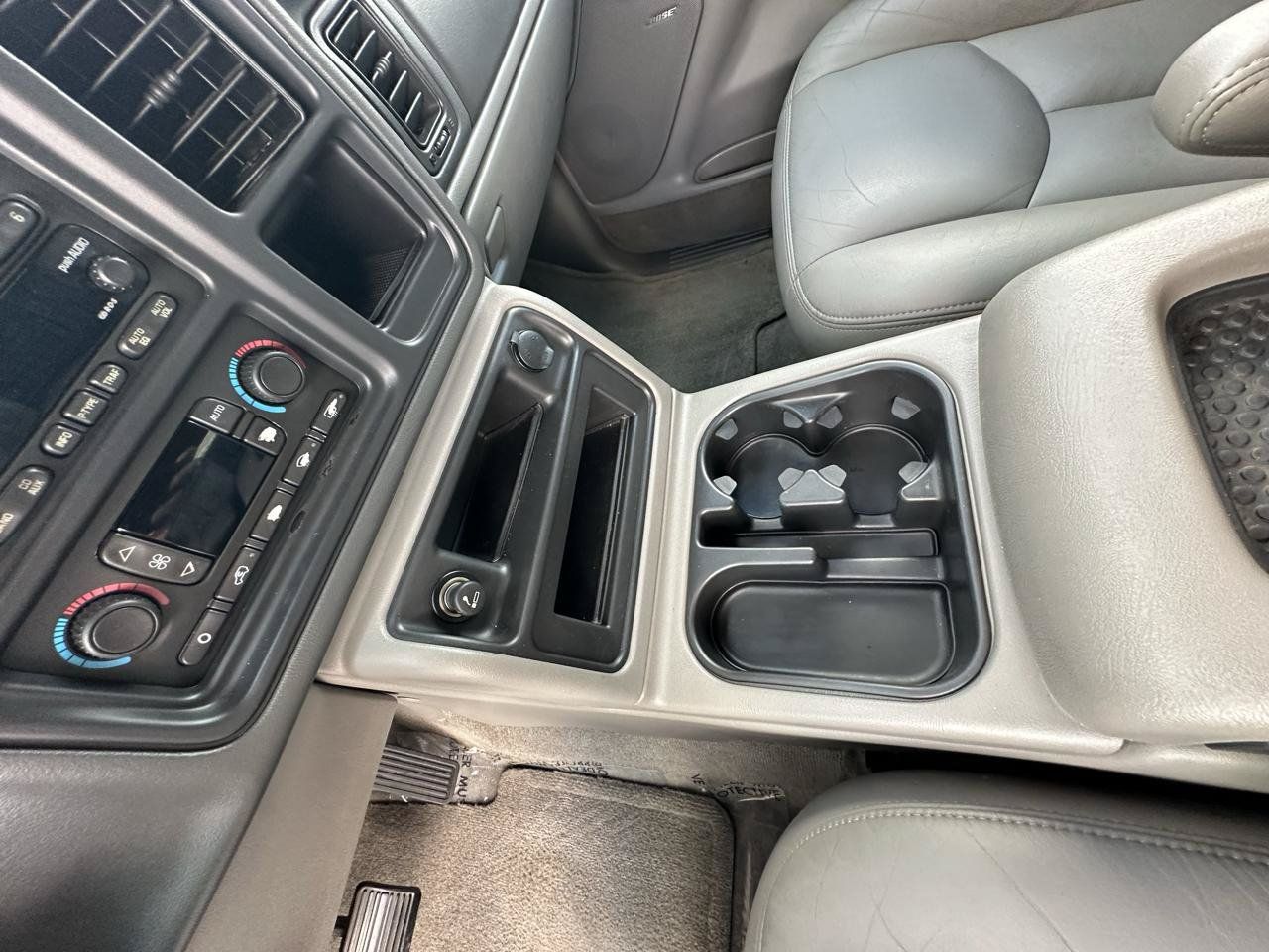 Used 2004 Chevrolet Tahoe LT w/ LT Preferred Equipment Group AWD/4WD image 90