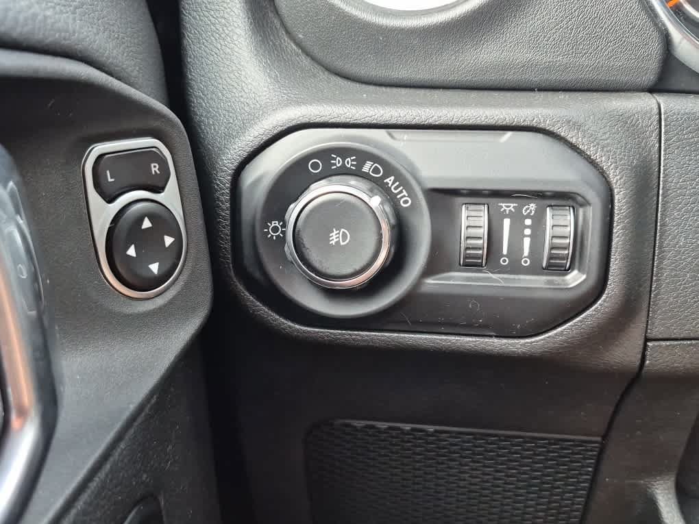 Used 2021 Jeep Wrangler Unlimited Sahara AWD/4WD image 16