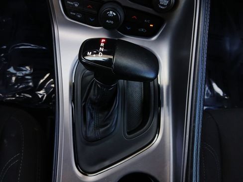 Used 2023 Dodge Challenger SXT RWD image 10