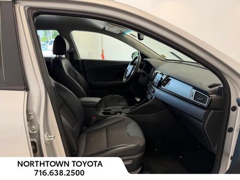 Used 2019 Kia Niro S Touring FWD image 17