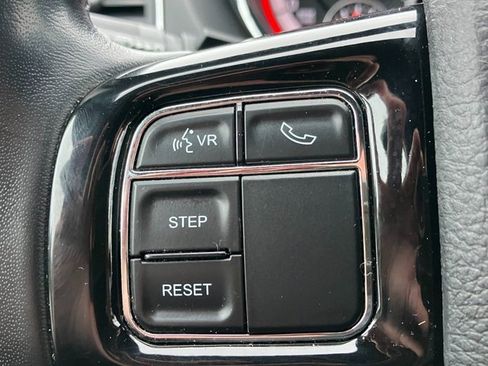 Used 2020 Dodge Grand Caravan SE image 5