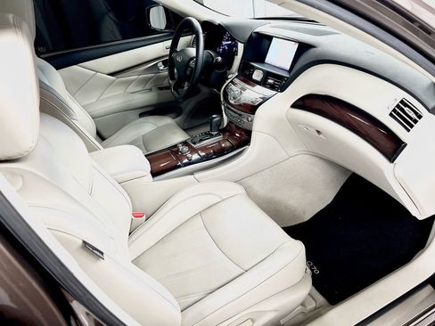 Used 2015 INFINITI Q70 L 5.6 w/ V8 Deluxe Technology Package image 22