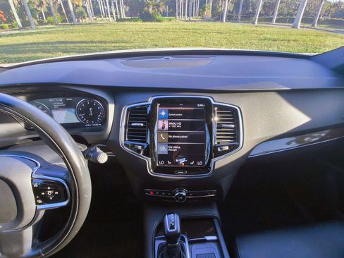 Used 2016 Volvo XC90 T6 Momentum w/ Momentum Plus Package AWD/4WD image 24