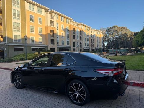 Used 2018 Toyota Camry SE FWD image 9